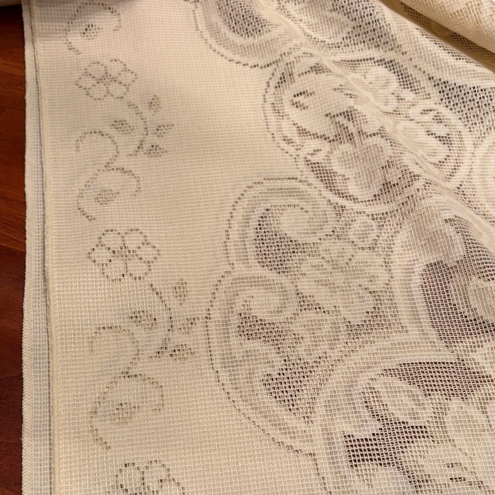 9’x6’ Cream Floral Lace Tablecloth
